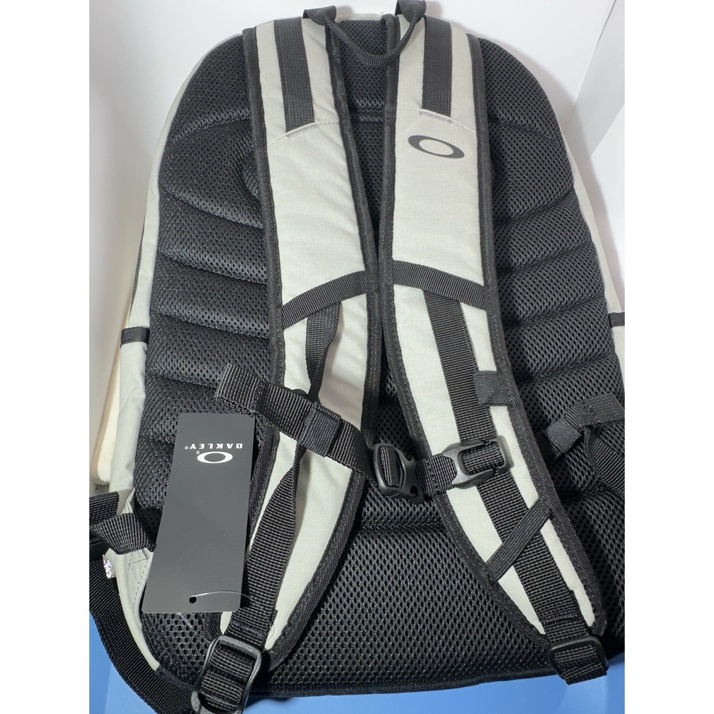 Oakley Gearbox 5 Speed 24L Backpack Stone Gray/Black NWT - Picture 6 of 8